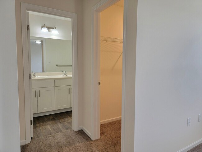 Foto del edificio - 15 Rollins Ln