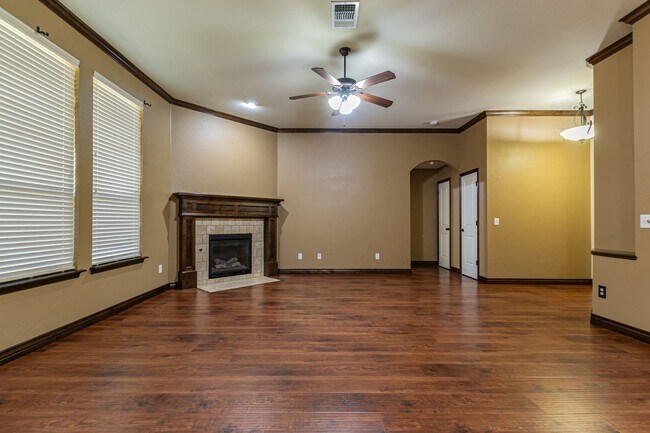 Foto del edificio - Beautiful 3 Bed 2 Bath in the Heart of Moore!