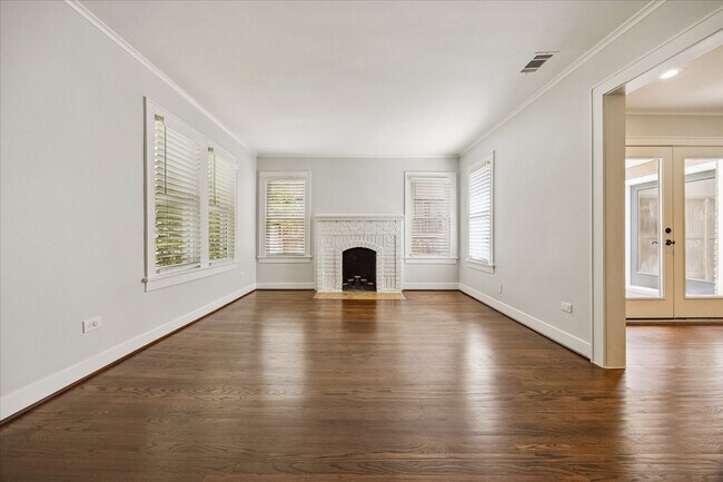 Foto del edificio - 6417 Westchester St