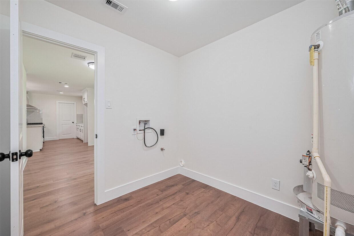 Foto principal - 23227 Albert Dr