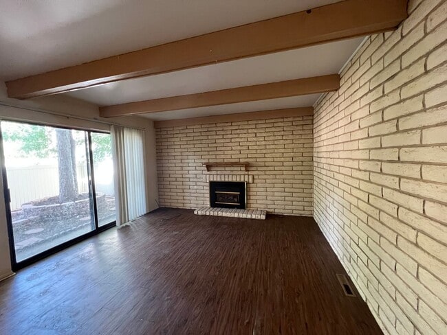 Building Photo - 3 Bedroom Condo in Cinnimon Courtyards