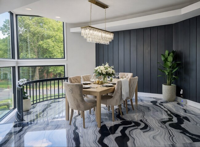 Building Photo - Luxury Living in South Charlotte – 2 minutes to Quail Hollow Golf Course