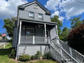 Building Photo - 401 Clarence St