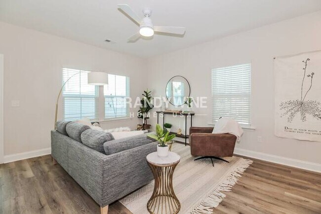 Foto del edificio - 1036 Wildflower Dr