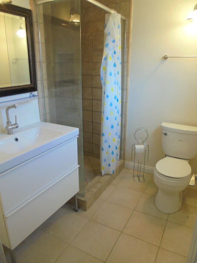 Building Photo - 6560 Temple City Blvd