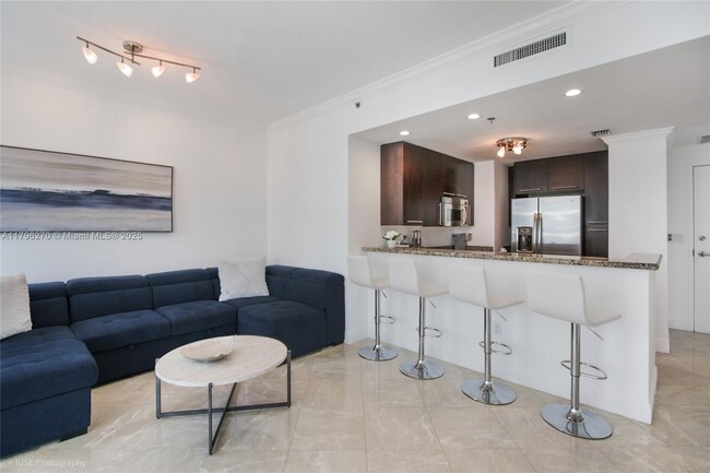 Building Photo - 6515 Collins Ave