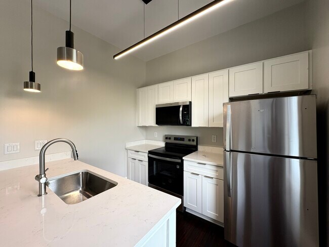 Cocina en el apartamento E - 1525 Memorial Ave SW