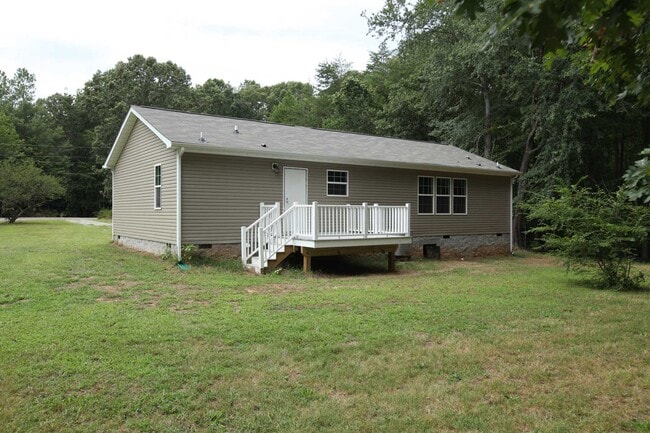 Building Photo - 2018 Old Tavern Rd