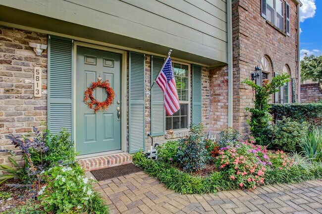 Building Photo - 5813 Doliver Dr