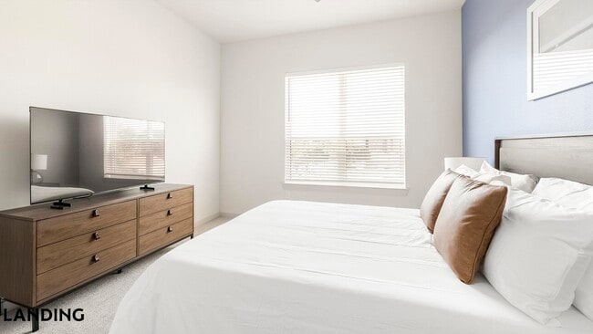 Building Photo - 1345 E 15th St