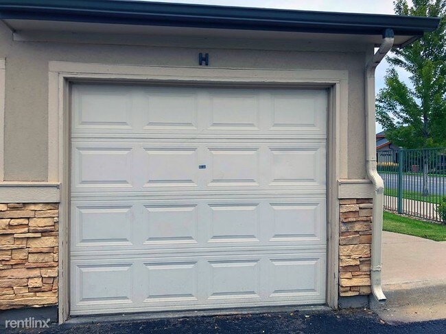 Building Photo - 10120 E Carolina Dr