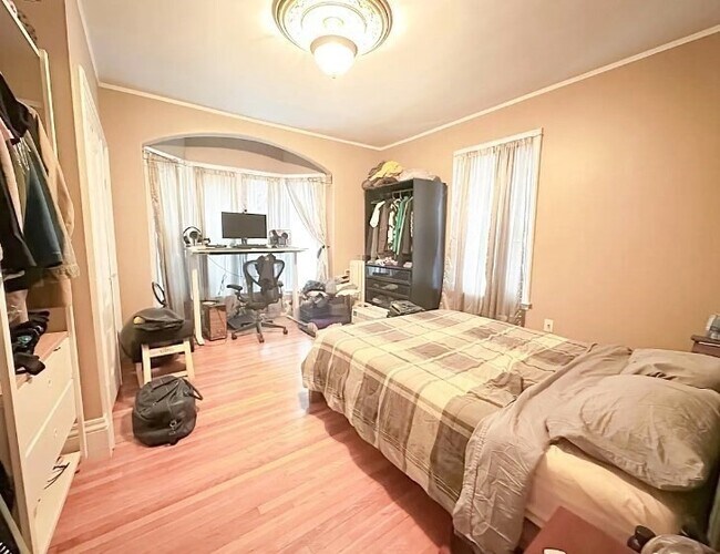 Building Photo - 7 Sargent Ave