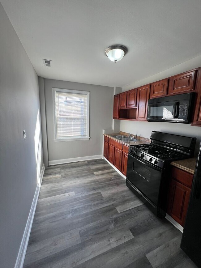 Foto del edificio - 3611 Ravenwood Ave