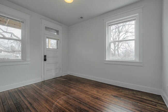 Foto del edificio - 3226-3228 E 11th Street