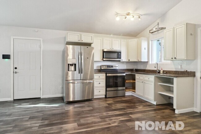 Building Photo - Charming 3BR House in Aurora