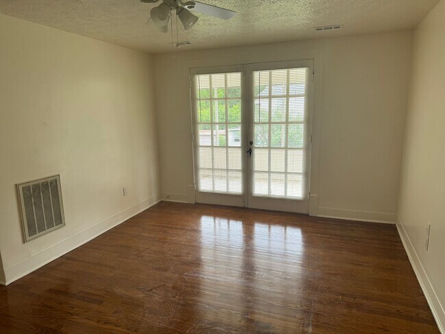 Foto del edificio - CHARMING 1 BEDROOM APT NEAR THE LOVELY MARYVILLE COLLEGE CAMPUS!!