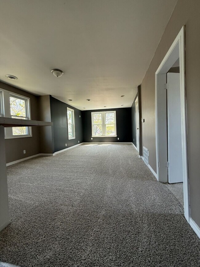 Building Photo - 1500 Birney St