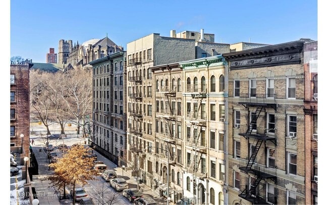 Building Photo - 301 W 110th St