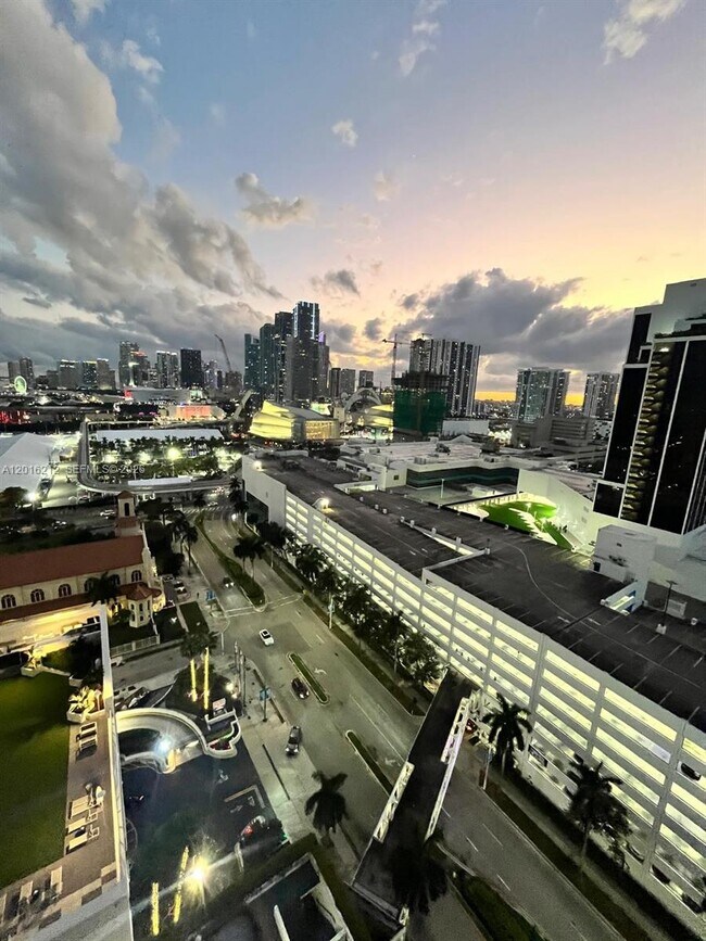 Foto del edificio - 1717 N Bayshore Dr
