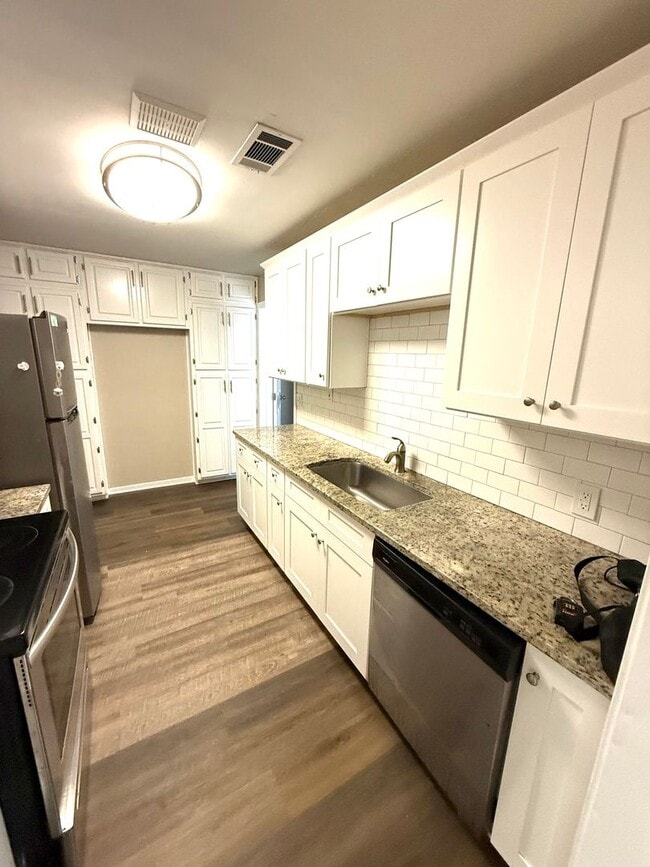 Building Photo - **4 Bed 2 Bath located in Morningview **Call (334-366-9198 for a self showing)