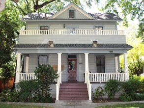 Building Photo - 369 E 4th St