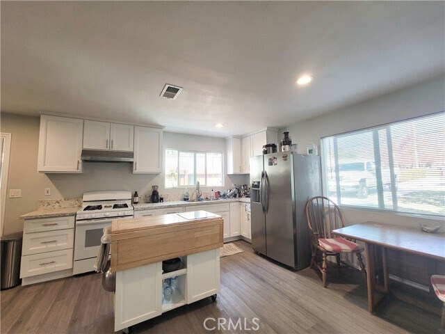 Foto del edificio - 512 W 21st St