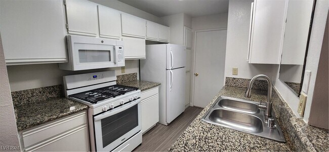 Foto del edificio - 2200 S Fort Apache Rd