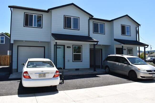 Foto del edificio - A St Townhomes