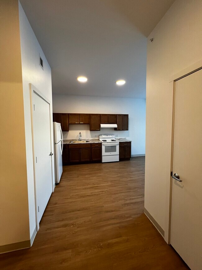Entrando al apartamento - Edgewater Village