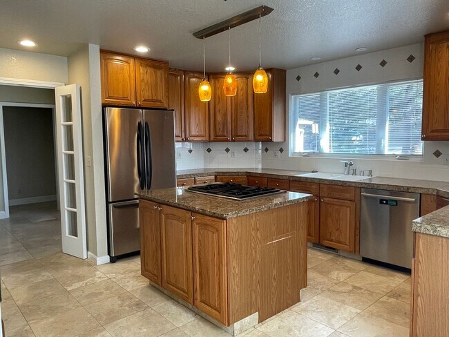 Foto del edificio - 3 bedroom, 3 bath, entertainment room, lib...