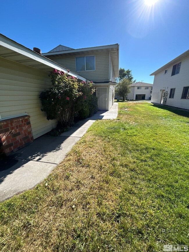 Building Photo - 5020 Catalina Dr