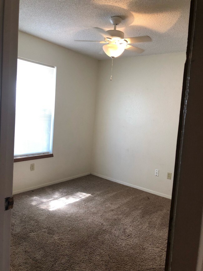 Building Photo - 2505 Pecan Drive, Unit D