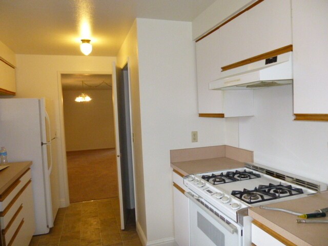 Foto del edificio - $2,595 - Comfortable Three Bedrooms, Two B...