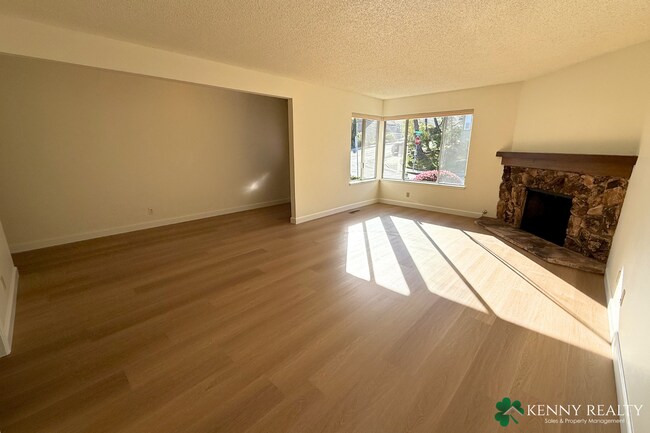 Building Photo - Updated 3 Bedroom, 2 Bathroom in Laurelwood Neighborhood San Mateo