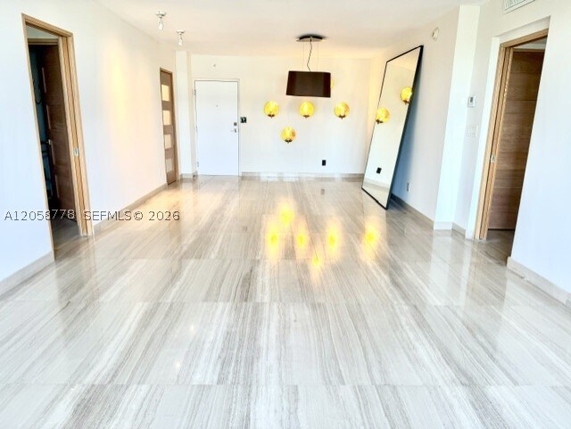 Foto del edificio - 90 Edgewater Dr