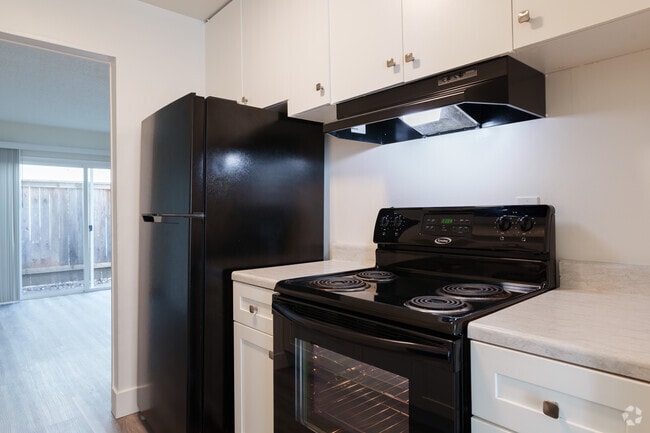 2BR, 1.5BA - 1000SF - Kittchen - Pacific Townhomes