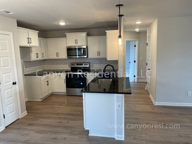 Foto del edificio - Recently Renovated!!Beautiful 4BR home.