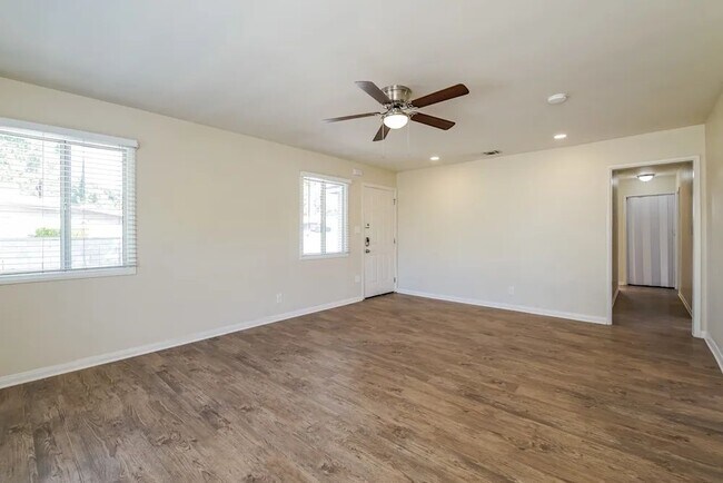 Building Photo - 10859 Vena Ave
