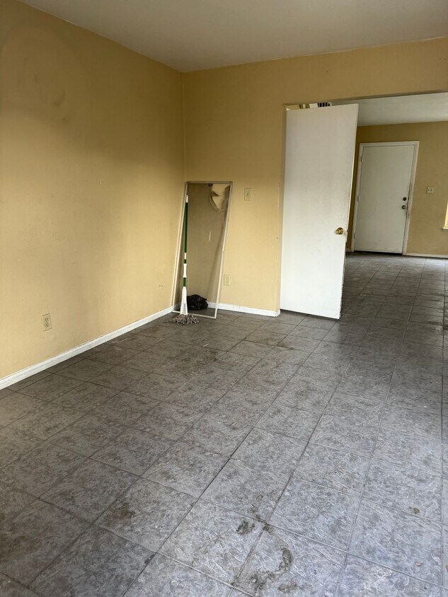 Foto principal - 3405 Civic Center Dr