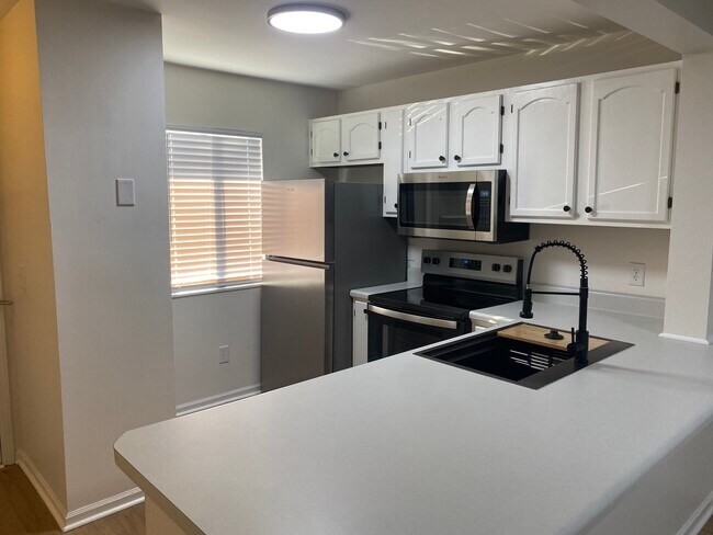 Foto del edificio - 3615 St Johns Ct
