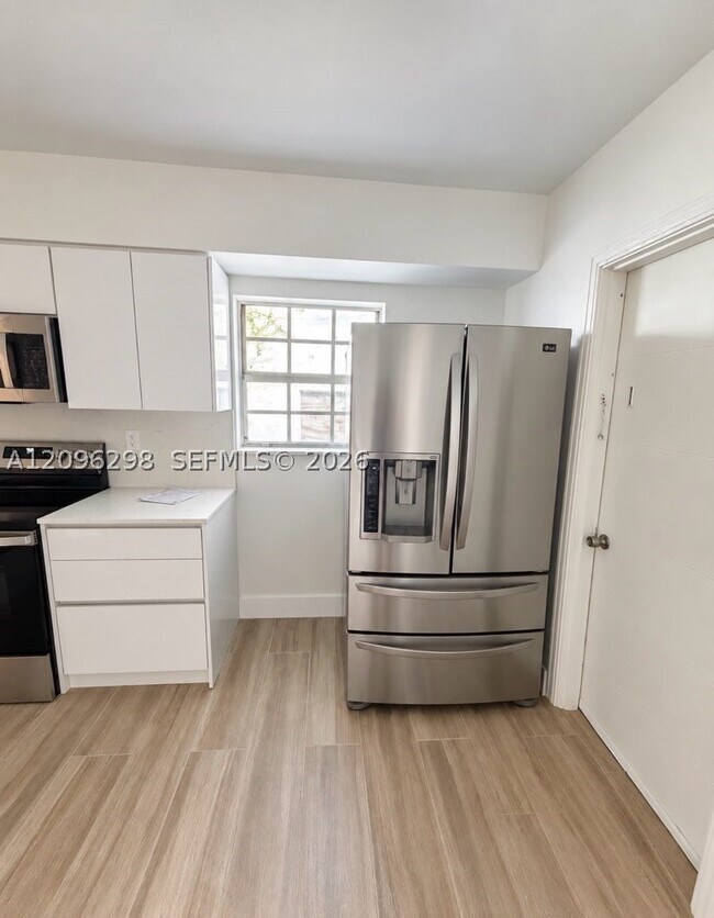 Foto del edificio - 1022 SW 12th St
