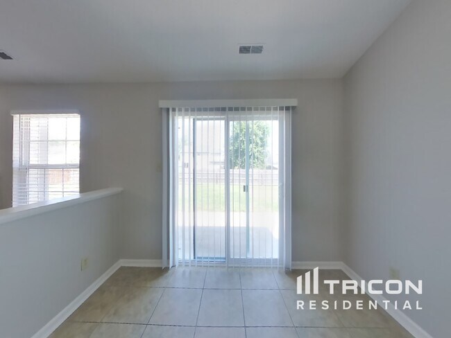 Foto del edificio - 325 E Delaware St