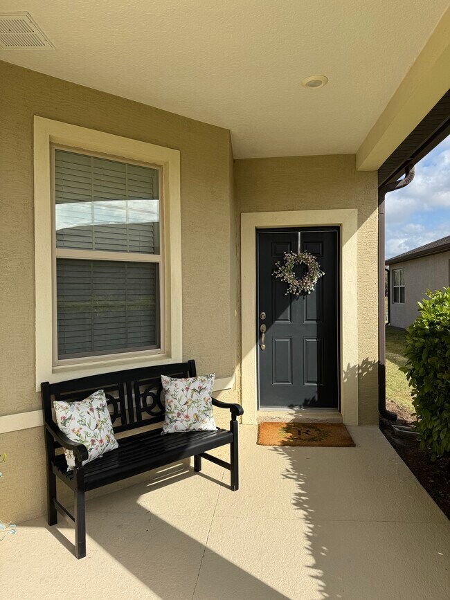 Entrada principal - 9645 SW 63rd Loop