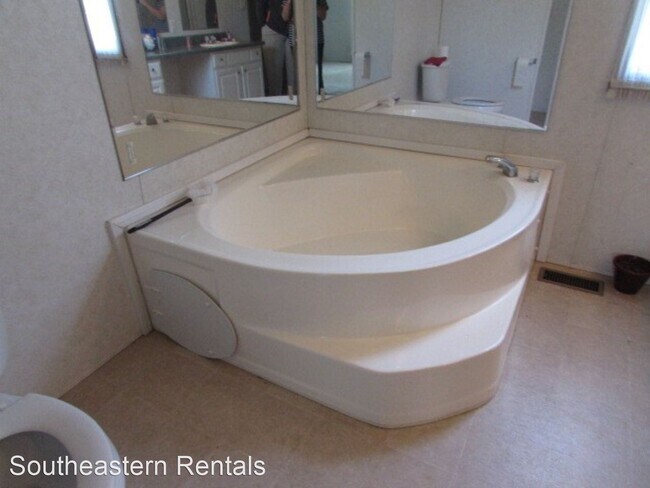 Foto del edificio - 3 br, 2 bath House - 3215 Authority Lane