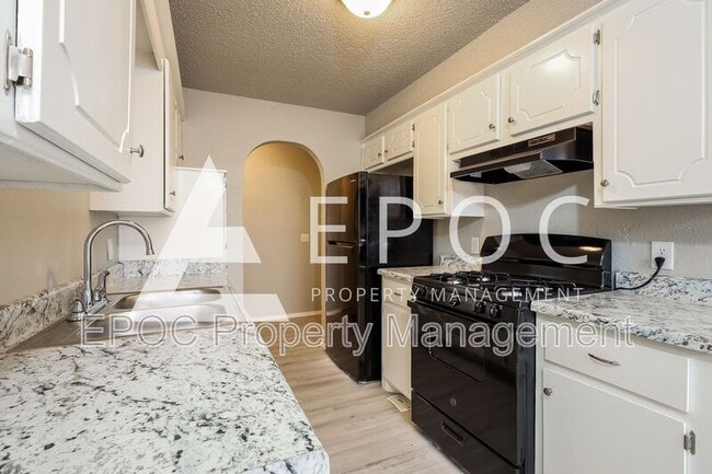 Building Photo - 3906 N Shadywood Dr
