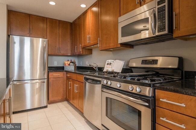 Building Photo - 525 N Fayette St