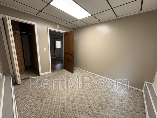Building Photo - 931 S Fancher Ave