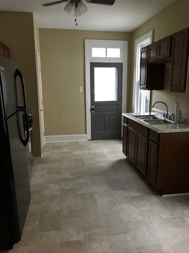 Foto del edificio - 4 br, 1 bath House - 535 N HARTLEY STREET