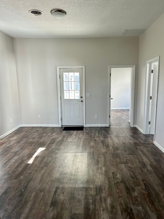 Foto del edificio - Recently Remodeled 3-Bed/1-Bath House in B...