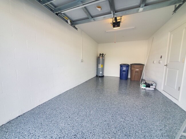 Building Photo - 20660 HAZELNUT Ct